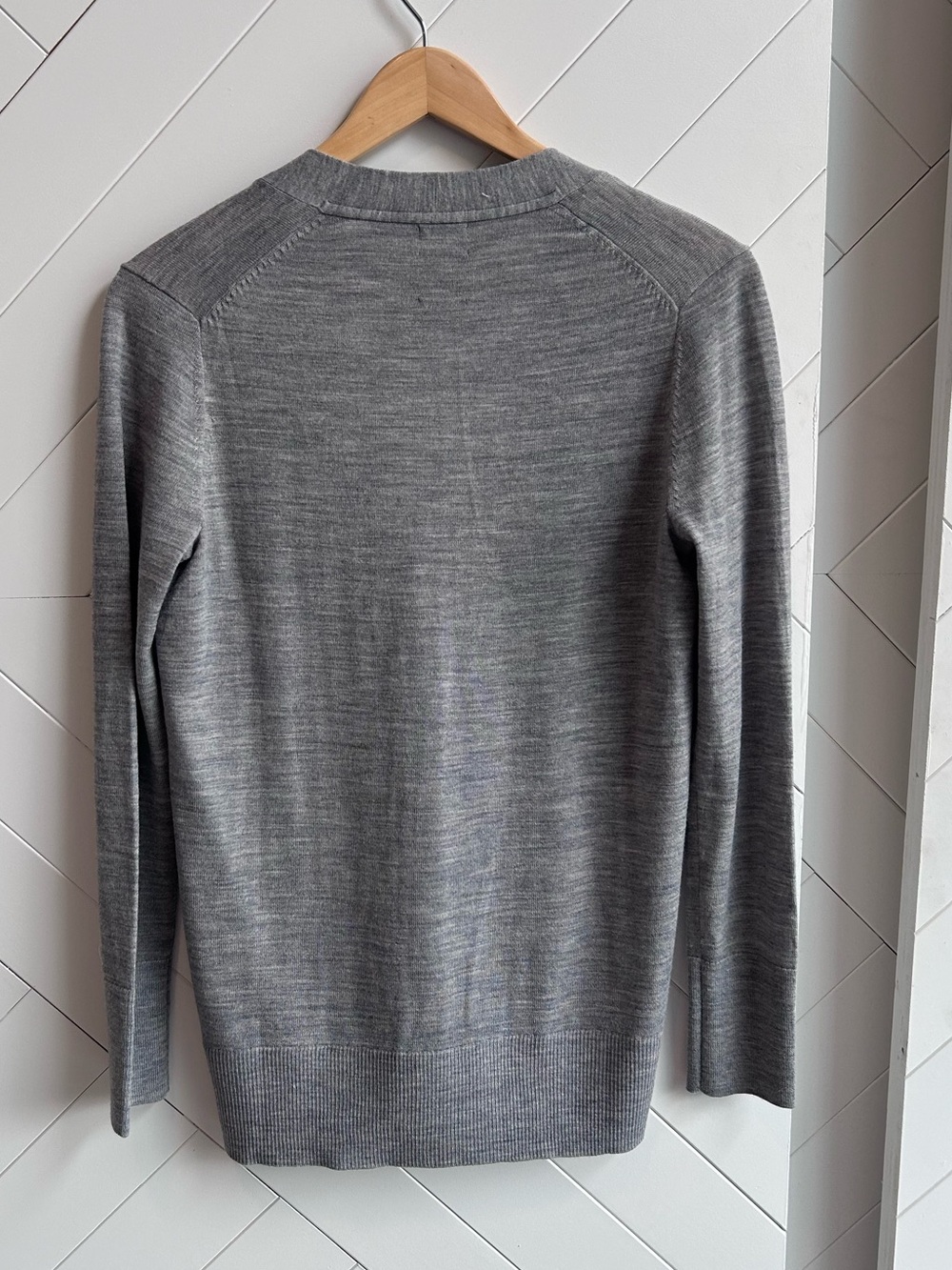 GAP Women's Gray Button-Up V-Neck Cardigan - Picture 2 of 9